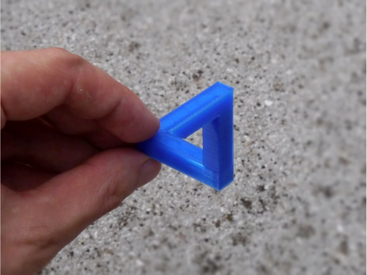 Penrose Triangle Illusion